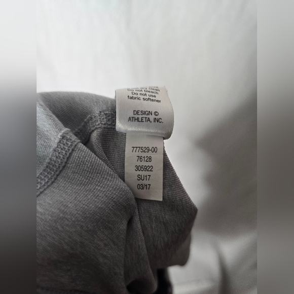 Athleta Womens Gary Purple Floral Chaturanga Cropped Capri Leggings Size Medium - Picture 6 of 6